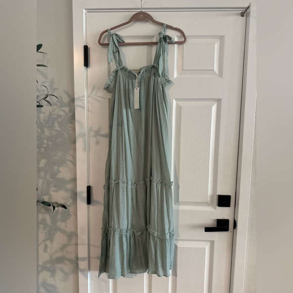 by the river Dresses & Skirts - NWT By the River Bow Tie Green Dress- large